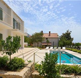 4 Bedroom villa with pool in Mlini, Sleeps 8